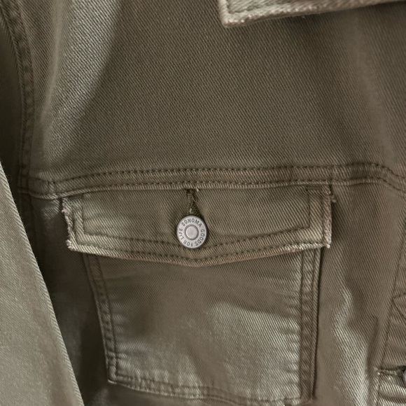 Sonoma Women’s Army Green Cropped Jean Jacket
Size 1X
NWOT - Picture 3 of 6